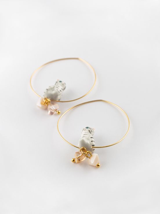 【New】J617 Pearls & Tabby Kitten Small Hoops