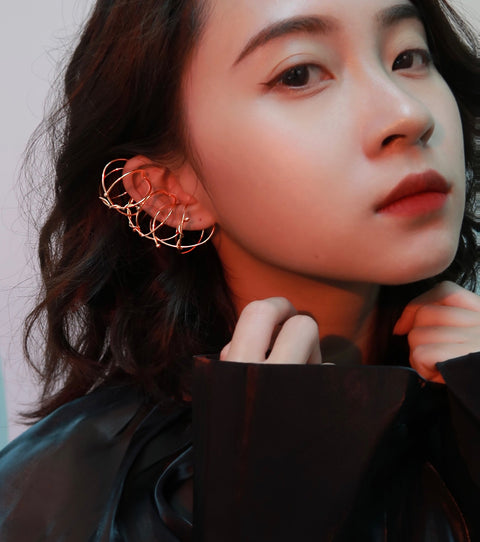 Earth Hug Single Ear Cuff