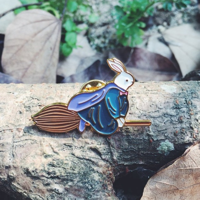 白兔魔女 White Rabbit Witch Brooch