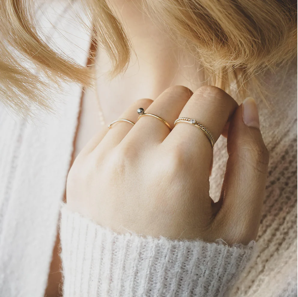 Mini Solitaire Ring - Gold