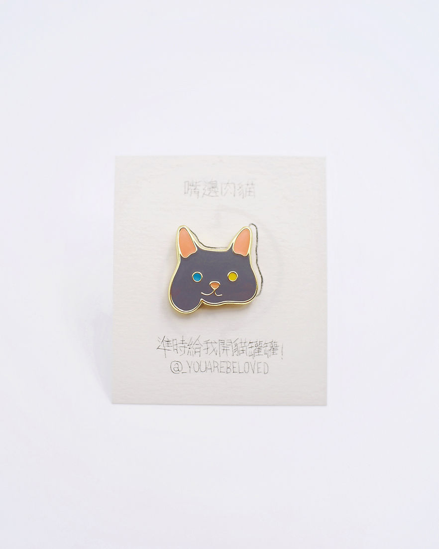 嘴邊肉貓 喵喵襟章