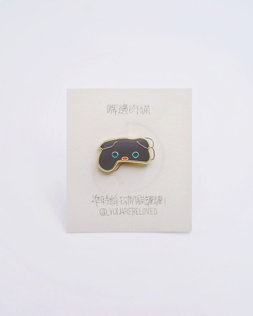 嘴邊肉貓 喵喵襟章