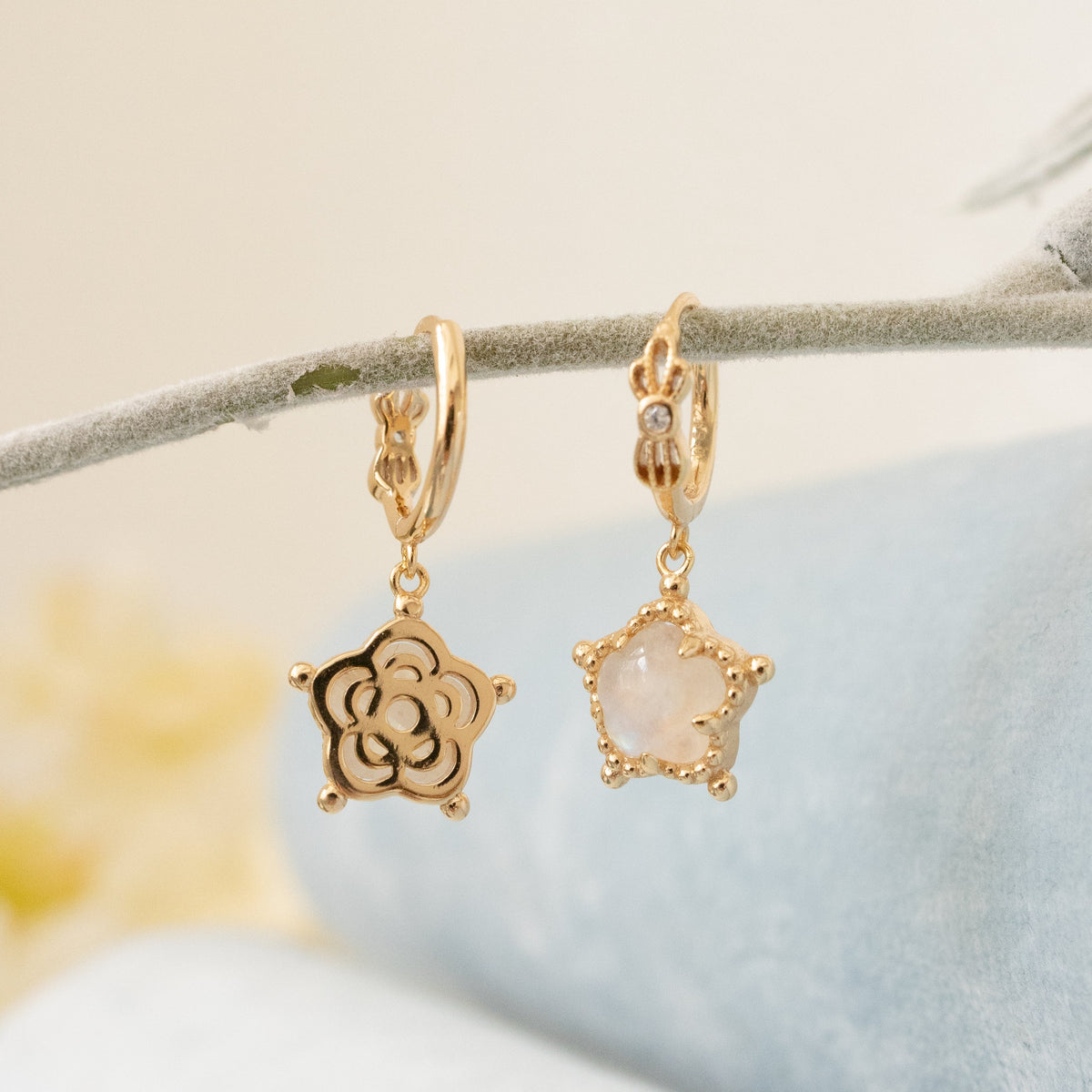 BUBBLE FLORA EARRINGS - MOONSTONE