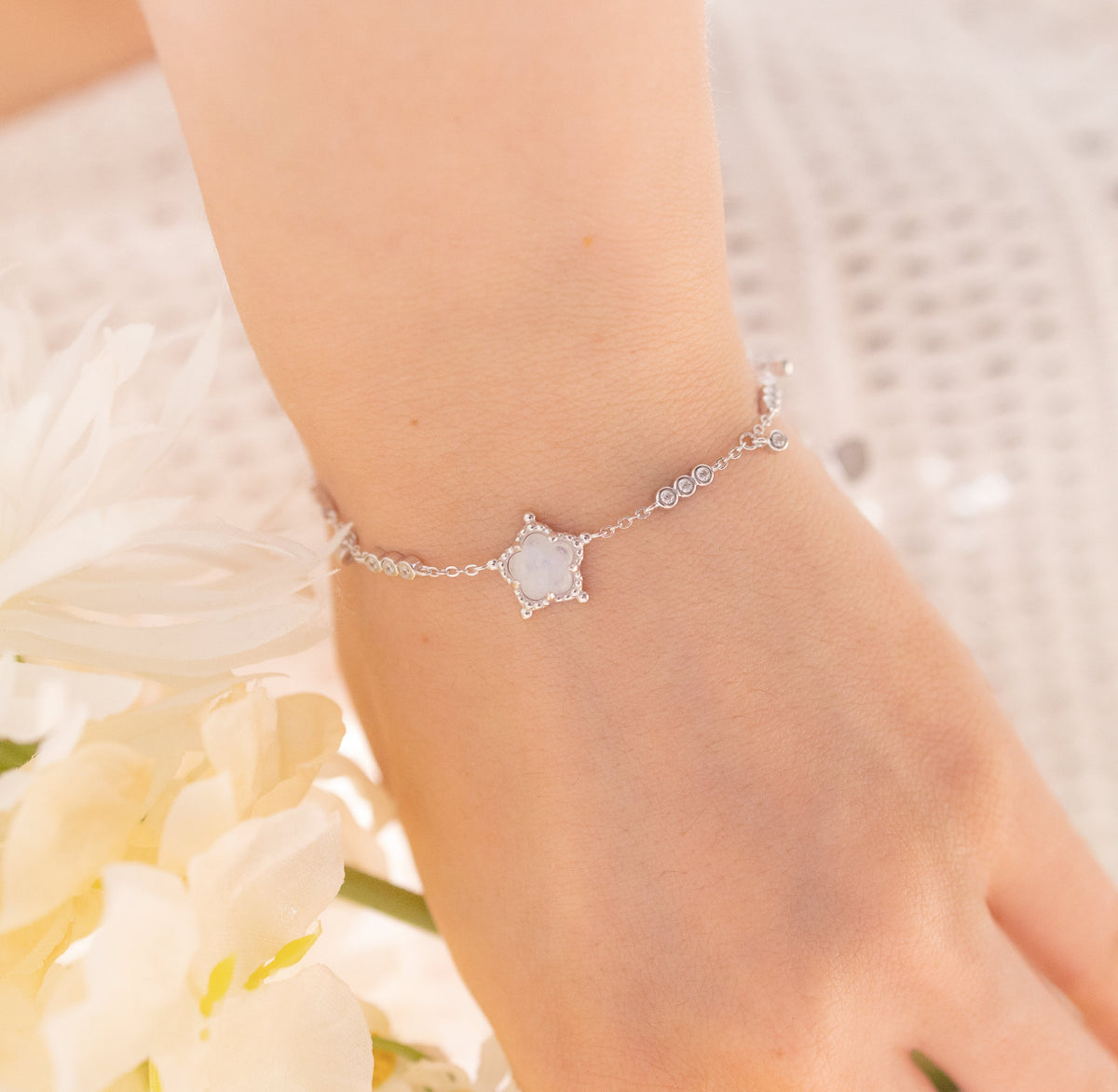 BUBBLE FLORA SILVER BRACELET - MOONSTONE