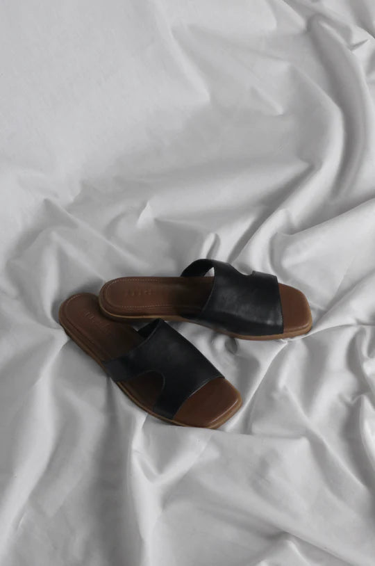 Hollow Slim Fit Flat Sandal