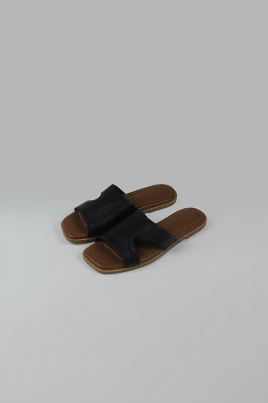 Hollow Slim Fit Flat Sandal