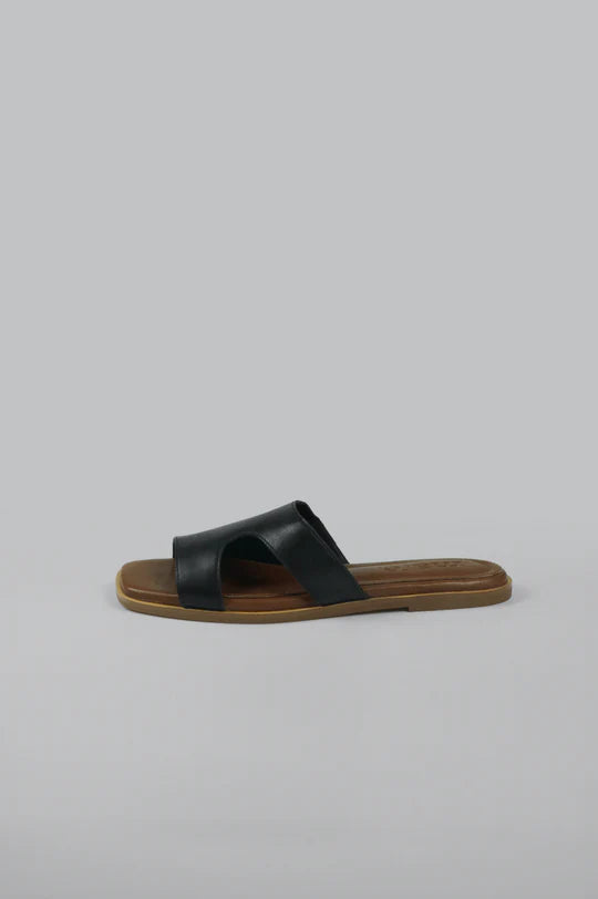 Hollow Slim Fit Flat Sandal