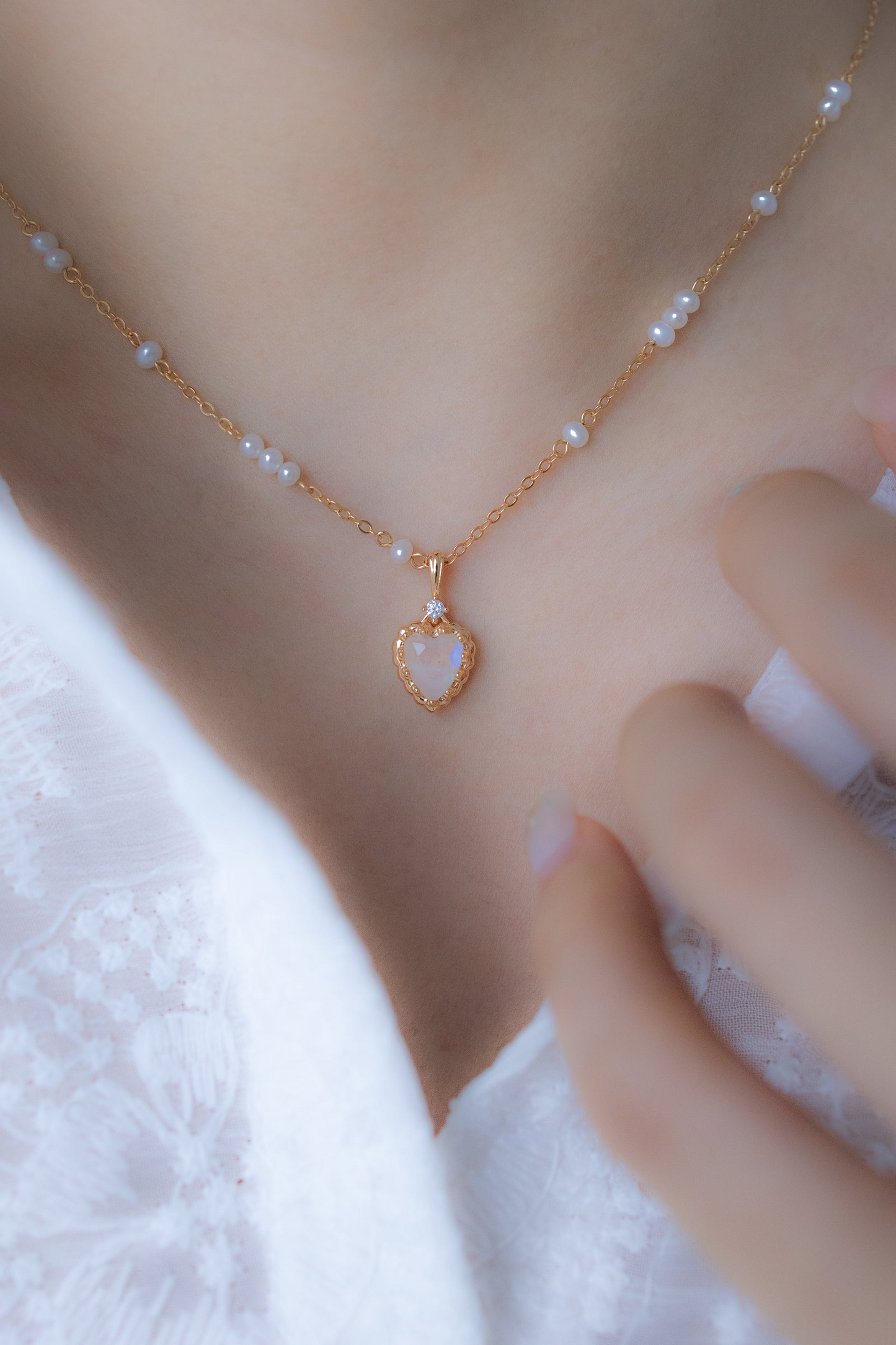 TWIN SOULS HEART NECKLACE - MOONSTONE