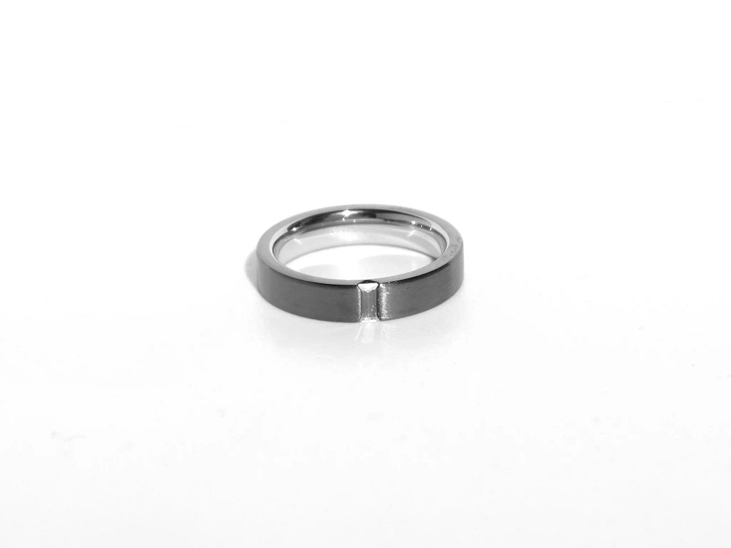 The Minimalist Baguette Ring | Grey